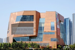 [현장in] 땜빵식 처방에 얼룩덜룩…흉물된 2천600억 공연장