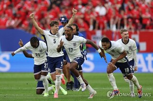 잉글랜드, 시원찮은 경기력에도 유로 4강…진땀승 거듭하며 진격