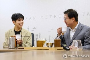 '커피 한잔할래요'…'커피도시 부산' 홍보대사에 가수 '폴킴'