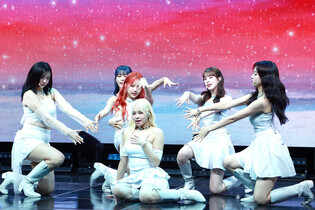 Weeekly Claims K-pop Summer Queen With New Mini-Album