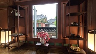 Browsing Joseon Era 'Hospital' in Changdeokgung Palace With a Cup of Jeho-tang