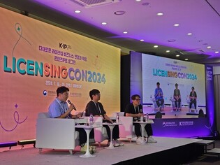 '더 에이트쇼' 감독 "'오징어게임'과 차별화 위해 두 웹툰 합쳐"