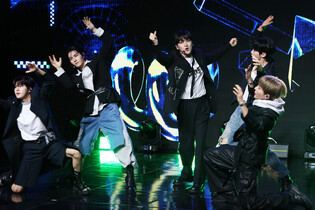 K-pop New-face DIGNITY Vows to Show 'Strong Songs, Performances, and Solid Teamwork'