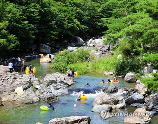 전북 계곡 '불법 평상' 사라졌나…단속서 계도만 4건