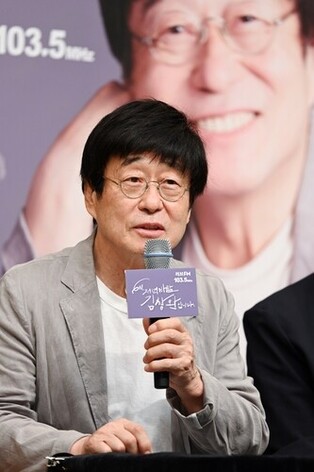 Kim Chang-wan Returns as DJ for 'Evening Breeze'