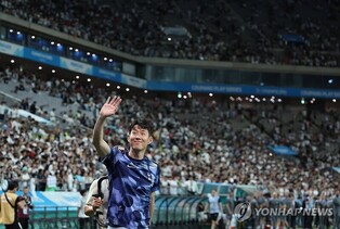 '멀티골 활약' 손흥민 "팬들의 응원과 사랑 덕분에 재밌는 경기"