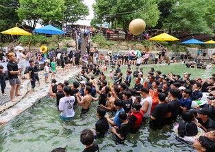 '천혜의 물놀이장' 영암 기찬랜드, 피서객 발길 이어져