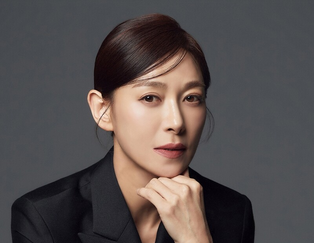 [Scene-Stealer] Actress Jang Young-nam: 'Theater Stage Is Always Precious, Lets Me Breathe Comfortably'