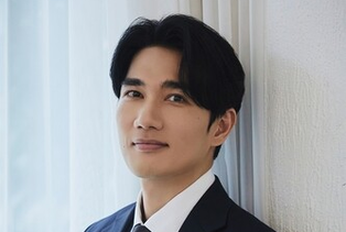 Actor Eom Tae-goo: 'I'm a Huge Introvert, But Gotta Do My Job'
