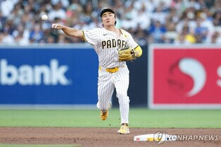 김하성, 역전승 발판 놓는 볼넷…배지환은 두 경기 연속 안타