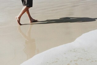 "풍광 즐기고 건강도 챙기고"…맨발걷기 좋은 제주올레길은?