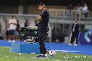 고개 숙인 콘테 감독…나폴리, 리그 개막전서 베로나에 0-3 완패