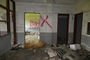 '역사유적일까 흉물일까' 동두천 성병관리소 철거 '논란'