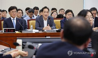 與 "과방위, 방송 공방만 하나" vs 野 "방통위 예산 삭감해야"