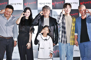 Photos from press conference of 'BARIDEGI: The abandoned girl'
