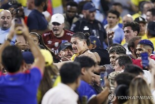 '관중과 난투극' 누녜스, A매치 5경기 출전정지＋벌금 2만달러