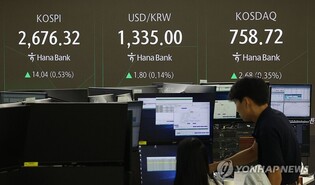 (LEAD) Seoul shares close higher on bargain hunting
