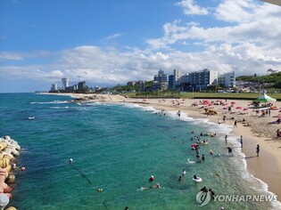 강원 동해안 해수욕장 폐장…777만명 방문, 18% 증가
