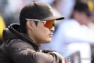 MLB닷컴 "김하성, 이달 초 복귀 여부 미정…송구 완전치 않아"
