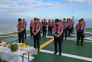 Ancestral rite on defense ship