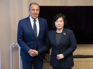 Top diplomats of N. Korea, Russia discuss bilateral ties in Moscow