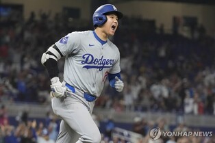 슈퍼스타 오타니, 메이저리그 최초 '50홈런-50도루' 새역사(종합)