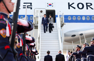 Yoon arrives in Czech Republic