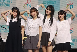 QWER 'rehearsed all night to bloom a flower like no other in the world'