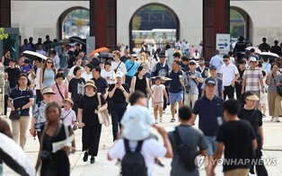 추석 연휴 고궁·왕릉 방문객 54만명…작년 대비 절반으로 '뚝'