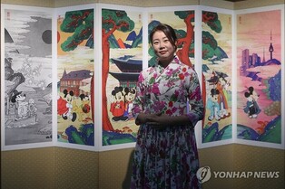 조선 선비옷 입고 궁에서 '찰칵'…한복 입은 미키 마우스