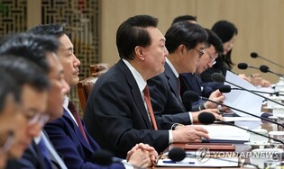 Yoon calls for measures to protect Korean nationals in Middle East
