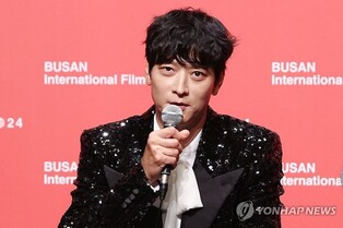 '전, 란' 강동원 "제작자 박찬욱 감독, 발음까지 잡아주셨죠"