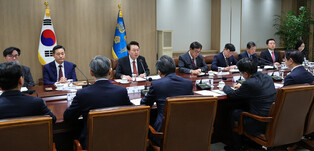 Yoon convenes meeting on Iran-Israel conflict