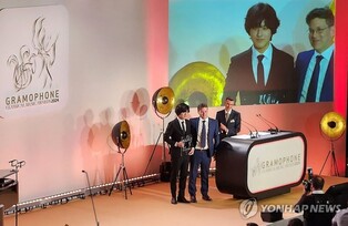 '그라모폰 2관왕' 임윤찬 "가족, 선생님, 친구들이 상 받아야"