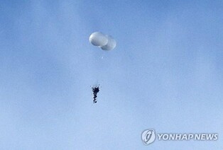(LEAD) N. Korea launches over 300 trash balloons toward S. Korea: JCS