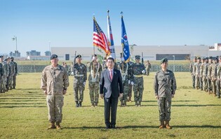(LEAD) Defense chief reaffirms S. Korea-U.S. alliance during visit to Combined Forces Command