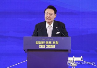 (LEAD) Yoon honors veterans of Korean War in trip to Philippines