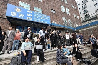 Police arranging questioning date for Moon's daughter over alleged drunk driving