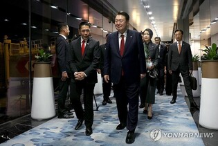 Yoon arrives in Singapore for state visit