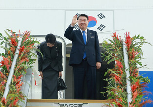Yoon heads for Singapore for state visit