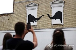 Scrutinizing AI: When Art Encounters AI Filtering