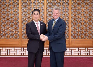 Defense chief meets Indo-Pacific commander
