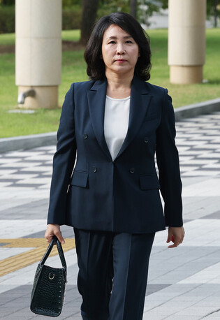 Opposition leader's wife at court