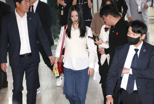 NewJeans' Hanni at parliament