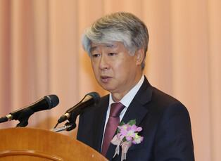 Outgoing Constitutional Court chief