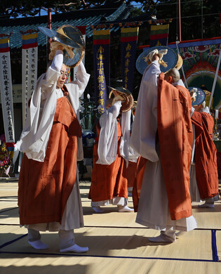 Buddhist ritual