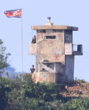N. Korean soldiers at guard post