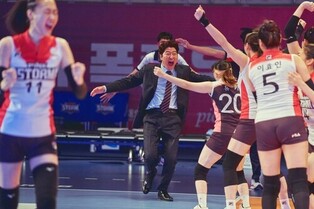 Song Kang-ho Plays Volleyball Coach in Sports Film 'One Win,' Set for December Release