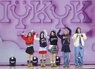 Photos from media showcase of 'ILLIT'