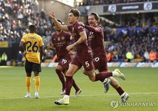 황희찬 빠진 울버햄프턴, 맨시티에 뼈아픈 역전패…EPL 최하위로